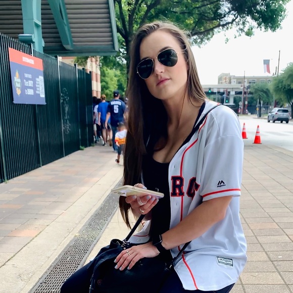 Meet your Posher, Courtney - Picture 1 of 1